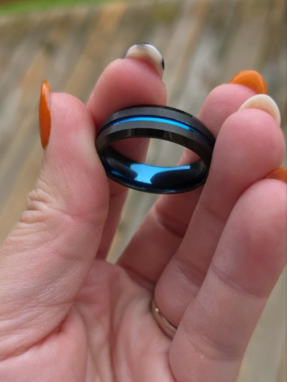 JQueen sleek black